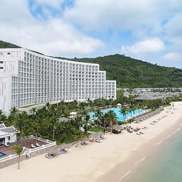 [Combo Tết Âm Lịch] 3N2Đ Vinpearl Nha Trang Bay Resort 5* + Vé Máy Bay Vietnam Airlines Từ HCM, Buffet Sáng, Vui Chơi Không Giới Hạn VinWonders Dành Cho 01 Người, Khởi Hành Mùng 1, 2, 4
