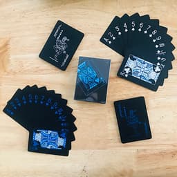 Bộ Bài Tây Poker Nền Đen Cao Cấp Chọn Màu – Bài Tây Nhựa PVC Chống Nước – Chính Hãng miDoctor