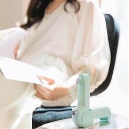 Quạt mini cầm tay kiêm pin sạc dự phòng và kẹp điện thoại 3 trong 1 nhỏ gọn tiện lợi dung lượng 1200mAh thiết kế mặt LED điện tử