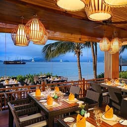[Combo Tết Âm Lịch] 3N2Đ Vinpearl Nha Trang Bay Resort 5* + Vé Máy Bay Vietnam Airlines Từ HCM, Buffet Sáng, Vui Chơi Không Giới Hạn VinWonders Dành Cho 01 Người, Khởi Hành Mùng 1, 2, 4