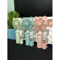 Quạt cầm tay mini có phun sương chất liệu nhựa ABS bền đẹp thiết kế đáng yêu có cổng sạc hình tai gấu