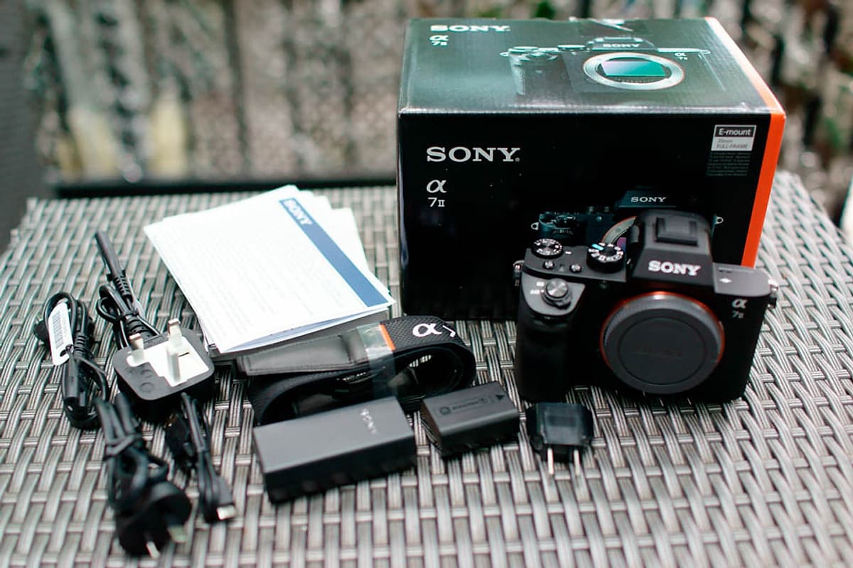 Máy Ảnh Sony Alpha A7 Mark II Body - Hàng chính hãng