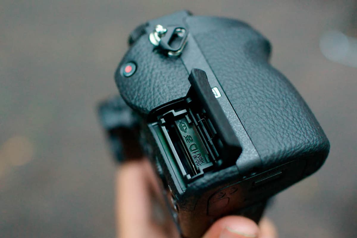 Máy Ảnh Sony Alpha A7 Mark II Body - Hàng chính hãng