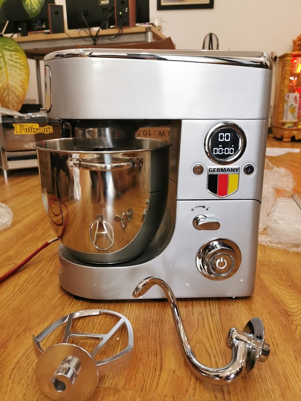 Máy trôn bột đánh bột đánh bột cao cấp nhôm nguyên khối âu 7L CÔNG SUẤT 1500W 