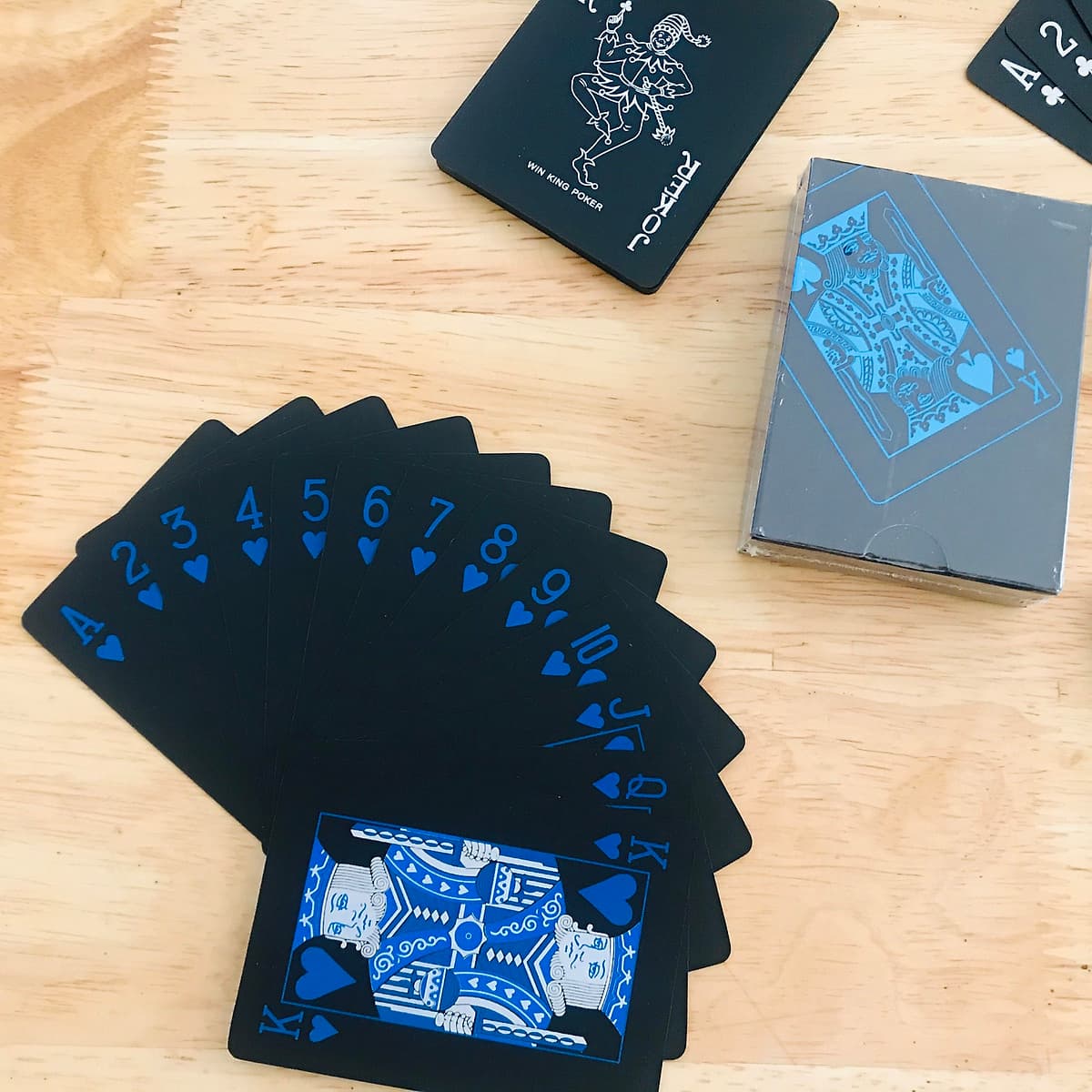 Bộ Bài Tây Poker Nền Đen Cao Cấp Chọn Màu – Bài Tây Nhựa PVC Chống Nước – Chính Hãng miDoctor
