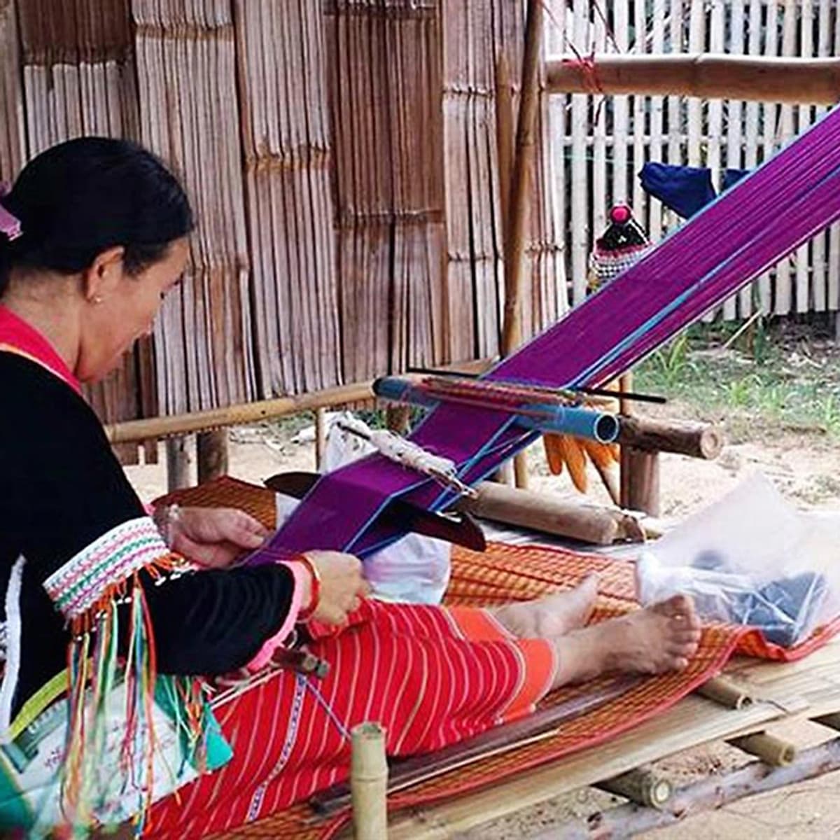 Vé Làng Moo Baan Chon Pao Pattaya, Thái Lan (Vé Vào Cổng + Cưỡi Voi + Đưa Đón)