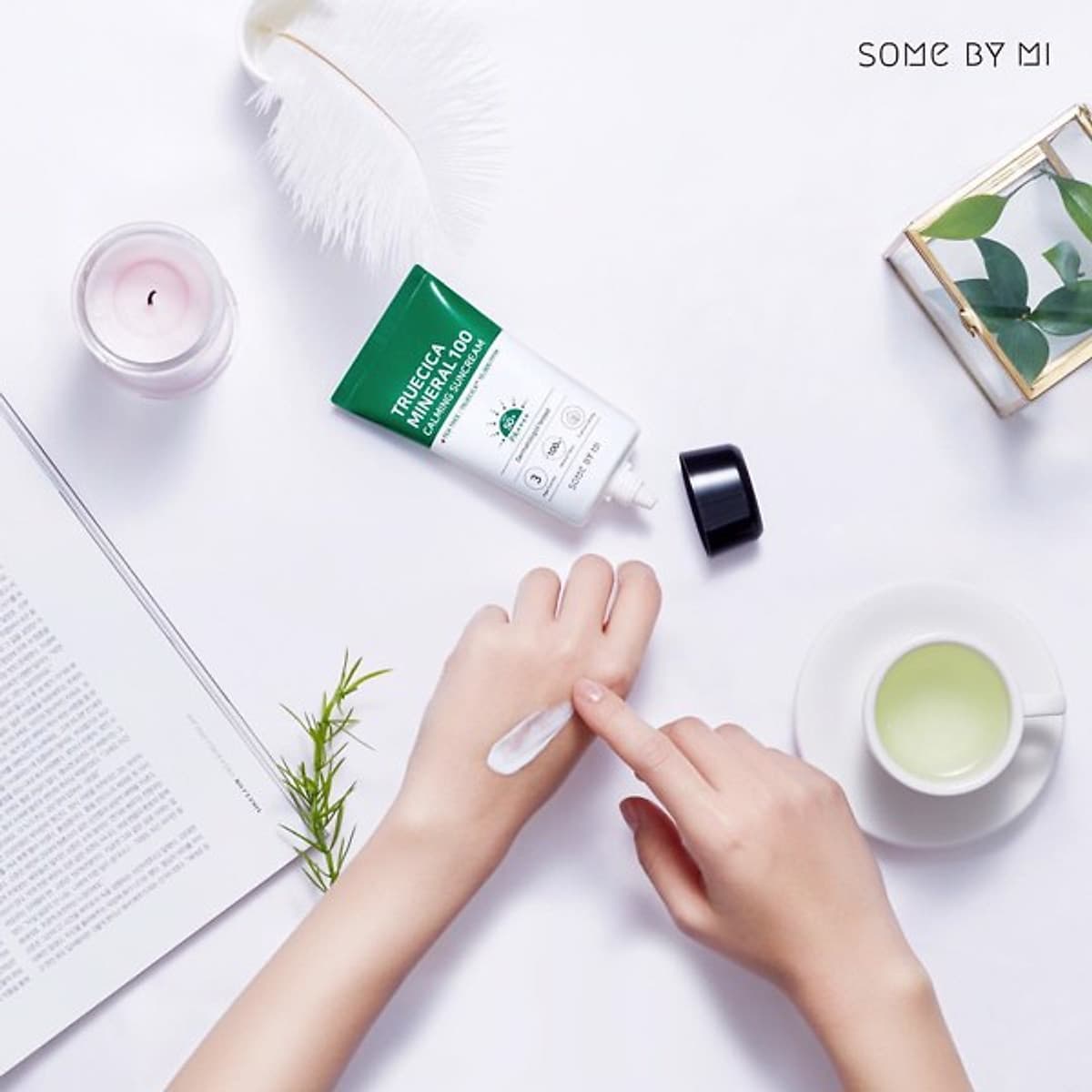 Kem Chống Nắng Dành Cho Da Dầu Mụn, Nhạy Cảm Some By Mi Trucica Mineral 100 Calming Suncream SPF50+/PA+++ 50ml