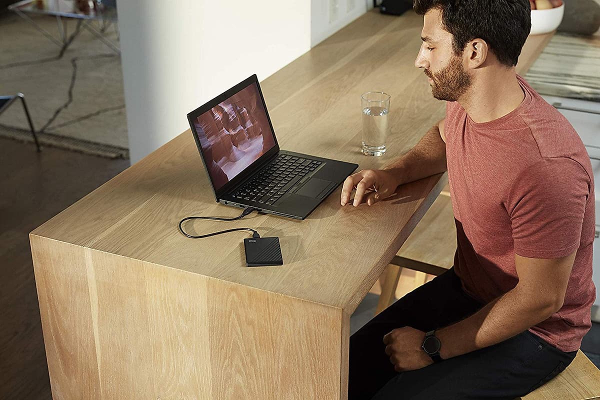 Ổ Cứng Di Dộng HDD WD My Passport 1TB 2.5" USB 3.2 WDBYVG0010B - Hàng Chính Hãng