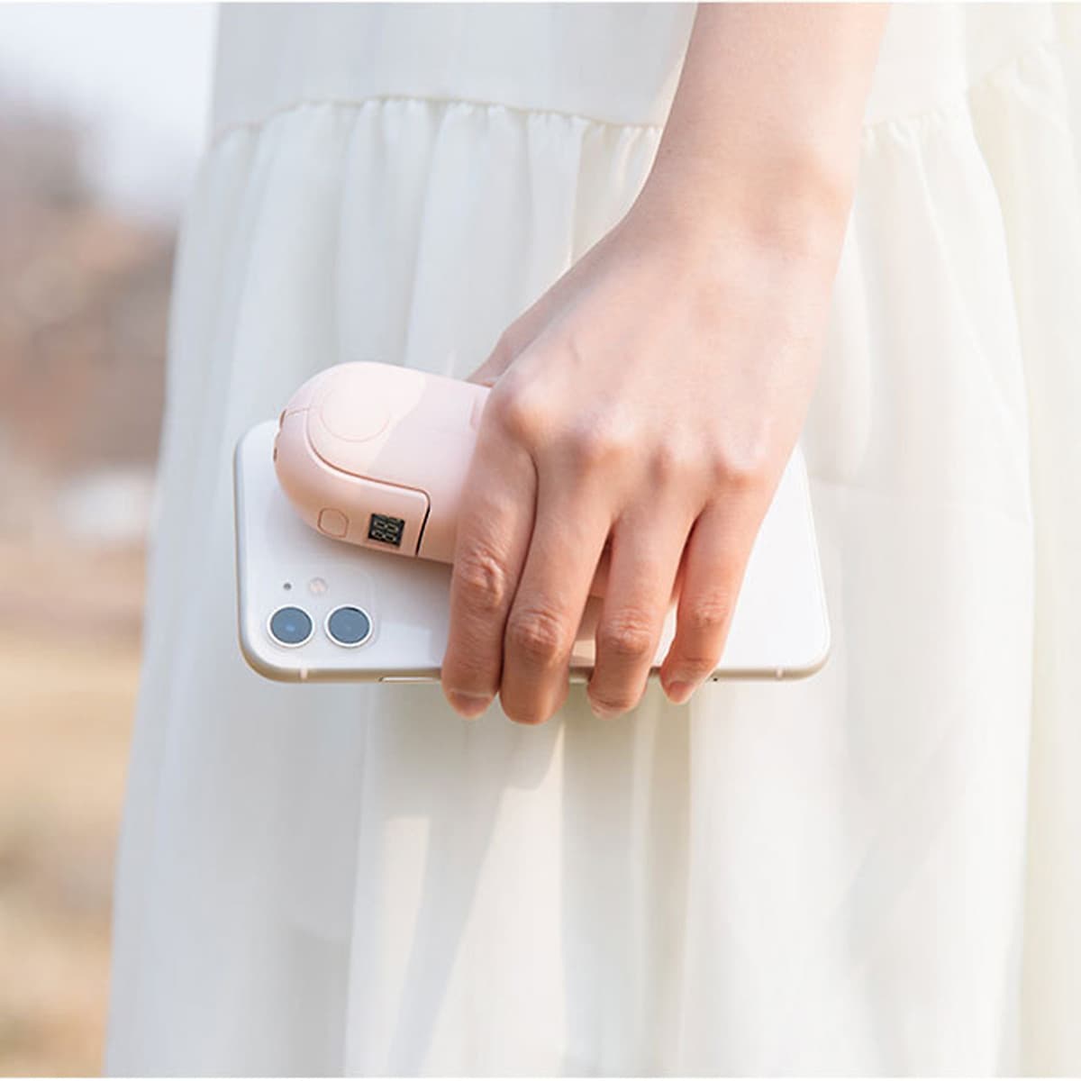 Quạt mini cầm tay kiêm pin sạc dự phòng và kẹp điện thoại 3 trong 1 nhỏ gọn tiện lợi dung lượng 1200mAh thiết kế mặt LED điện tử