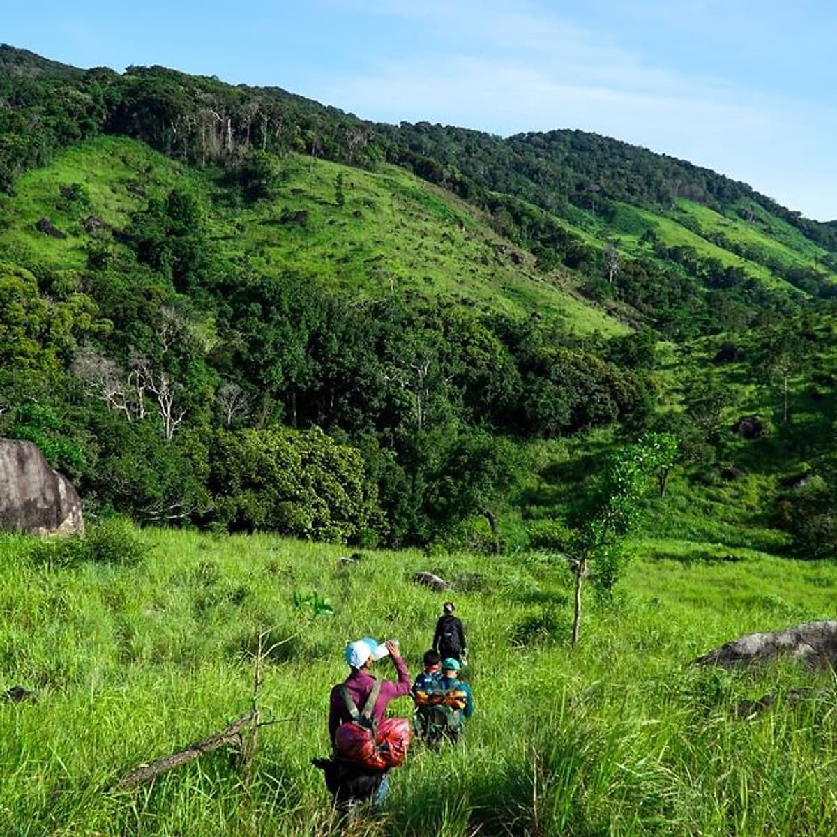 Tour 2N2Đ Sài Gòn - Núi Chúa - Vịnh Vĩnh Hy - Leo Núi Trekking 7Km - Suối Lồ Ồ - Cắm Trại Lalaland Camping Bên Biển, Khởi Hành Tối Thứ 6 Hàng Tuần