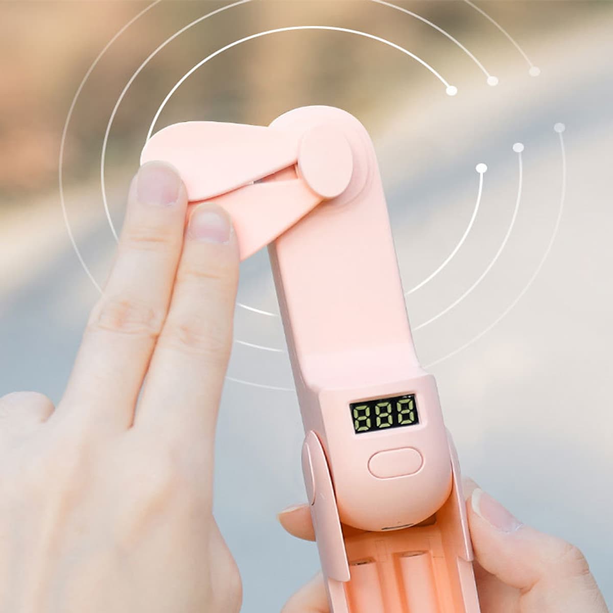 Quạt mini cầm tay kiêm pin sạc dự phòng và kẹp điện thoại 3 trong 1 nhỏ gọn tiện lợi dung lượng 1200mAh thiết kế mặt LED điện tử