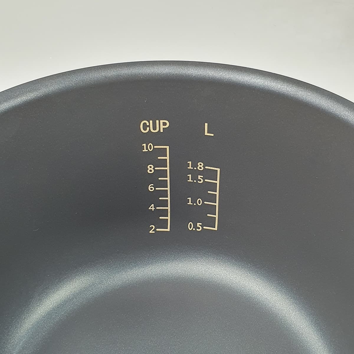 Nồi Cơm Điện Tử 1.8L Matika Đa Chức Năng Nấu Thân Inox Chống Dính 3 Lớp Nấu Cơm,Hấp Bánh,Nấu Cháo Hâm Nóng (Vàng Đồng)-Hàng Chính Hãng