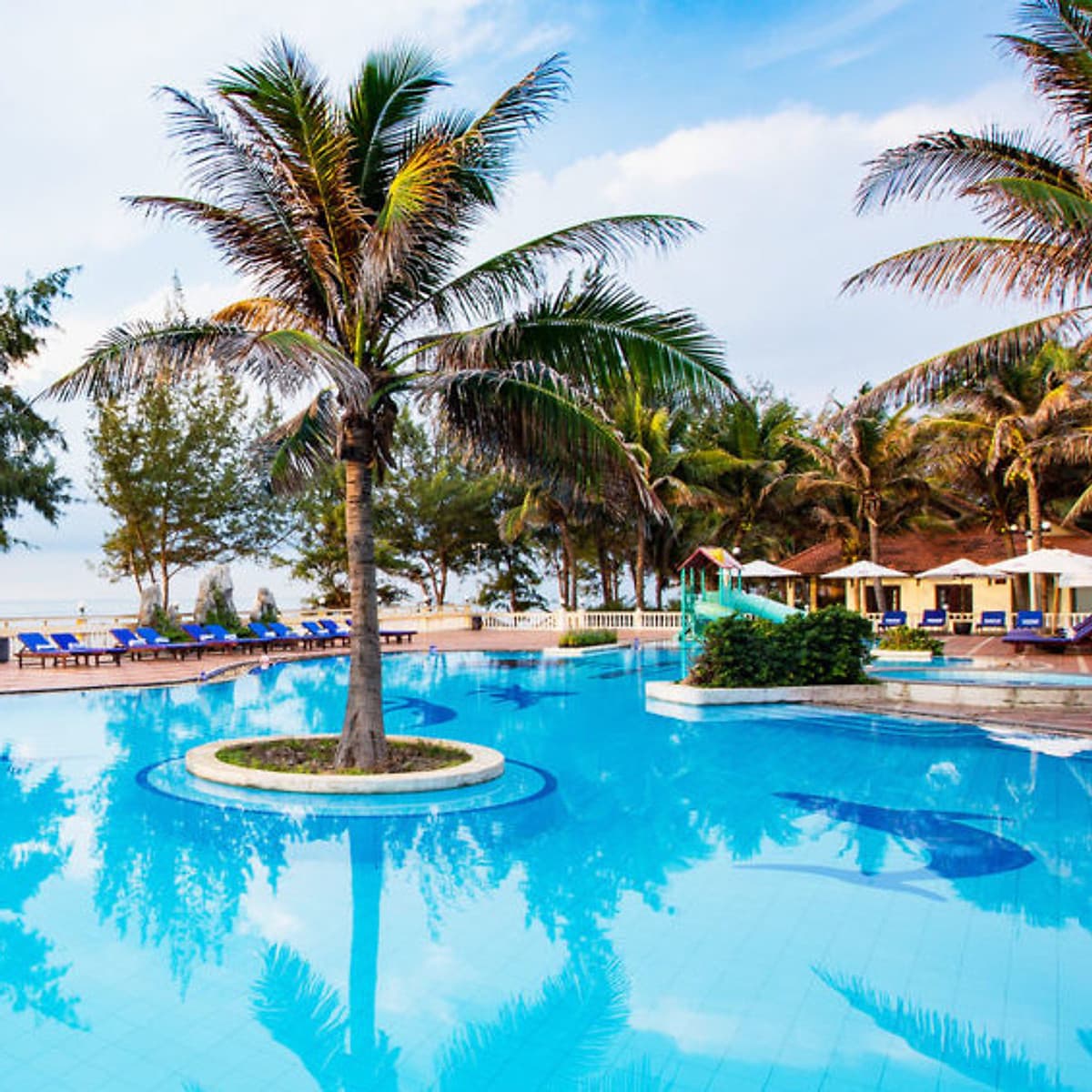 [2021] Golden Coast Resort & Spa 4* Phan Thiết - Gói Ăn 03 Bữa, Hồ Bơi, Bãi Biển Riêng, Gần Kê Gà, Nhiều Ưu Đãi Hấp Dẫn