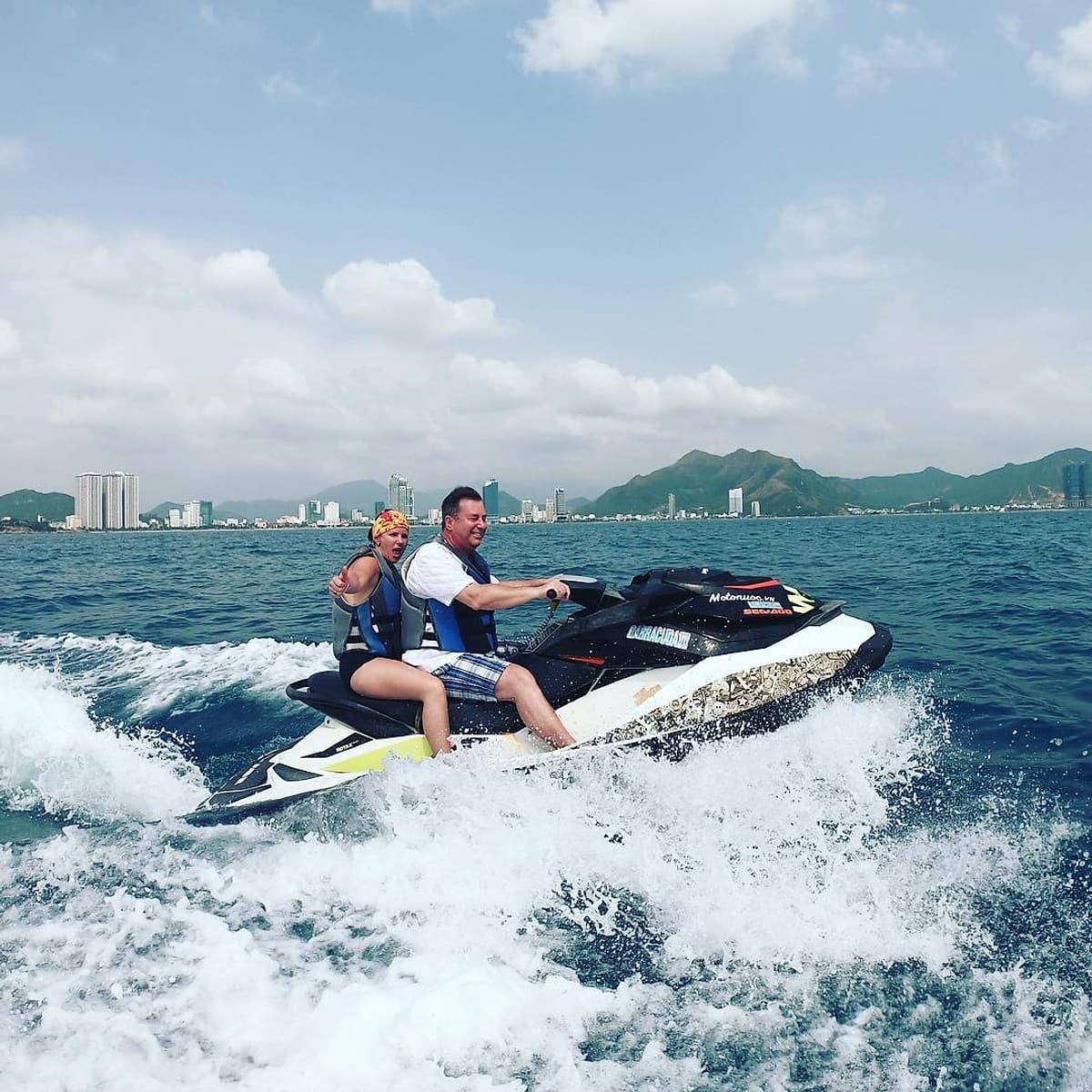 Tour Nha Trang 01 Ngày Bằng Cano: Du Ngoạn Vịnh - Đảo Robinson - Tiệc Nổi Trên Biển, Khởi Hành Hàng Ngày