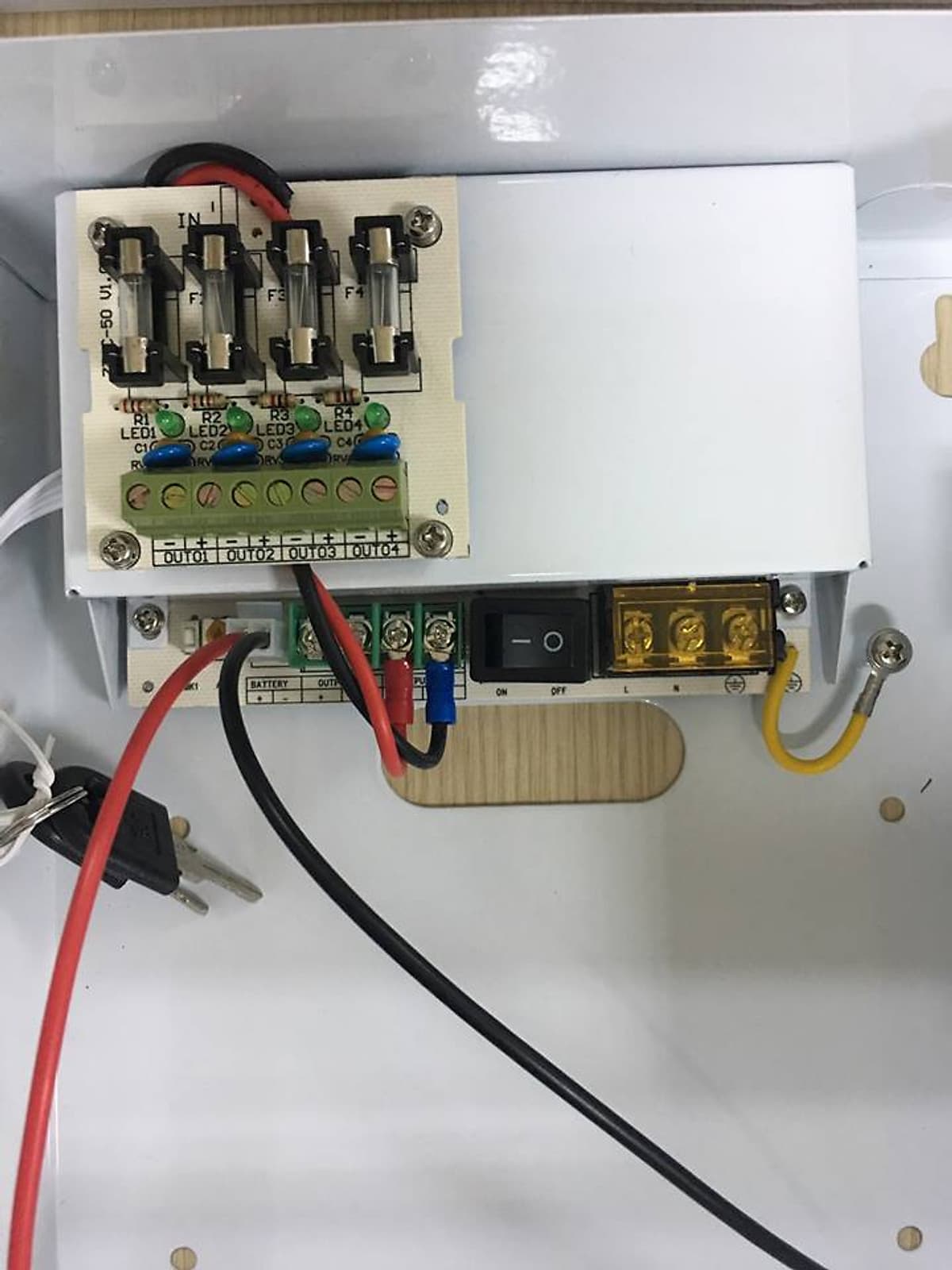 Bộ cấp nguồn điện dự phòng Klink dành cho hệ thống 4 camera giám sát và đầu ghi