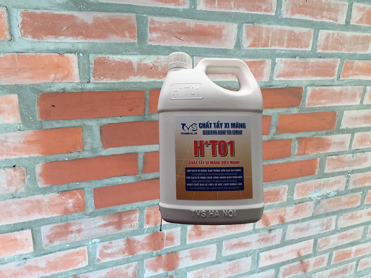 Chất tẩy mốc xi măng trên nhiều chất liệu, tẩy rong rêu, tẩy gạch cũ bẩn, tẩy ron gạch siêu mạnh  HT01-TVS -1,8L (sản phẩm mới hoạt chất bảo vệ bề mặt 100%, chất lượng cao)