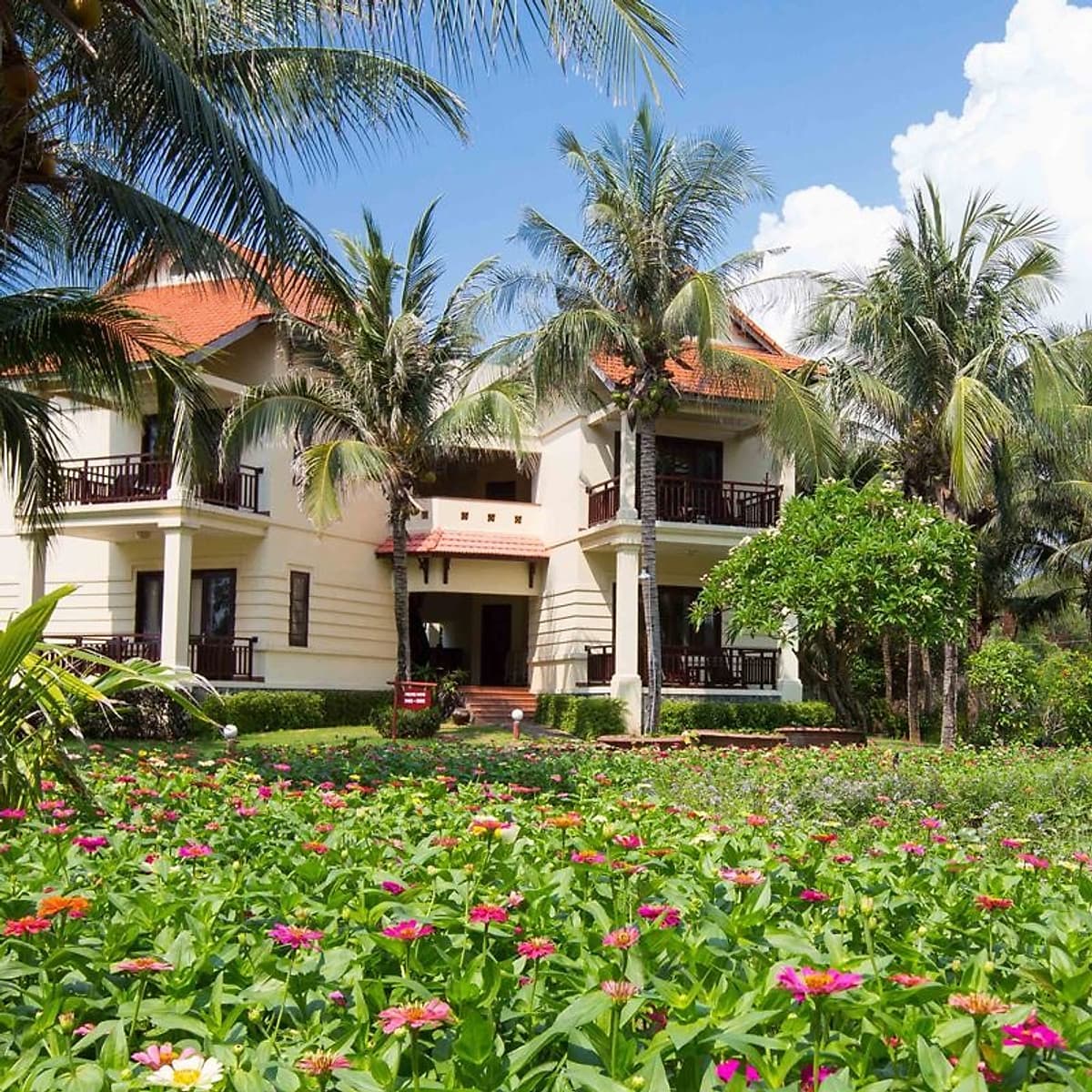[2021] Golden Coast Resort & Spa 4* Phan Thiết - Gói Ăn 03 Bữa, Hồ Bơi, Bãi Biển Riêng, Gần Kê Gà, Nhiều Ưu Đãi Hấp Dẫn