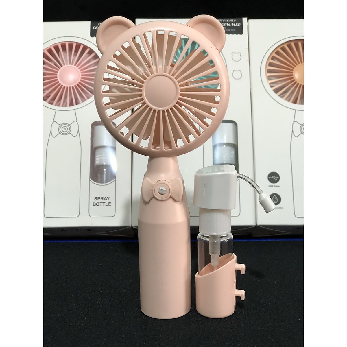 Quạt cầm tay mini có phun sương chất liệu nhựa ABS bền đẹp thiết kế đáng yêu có cổng sạc hình tai gấu