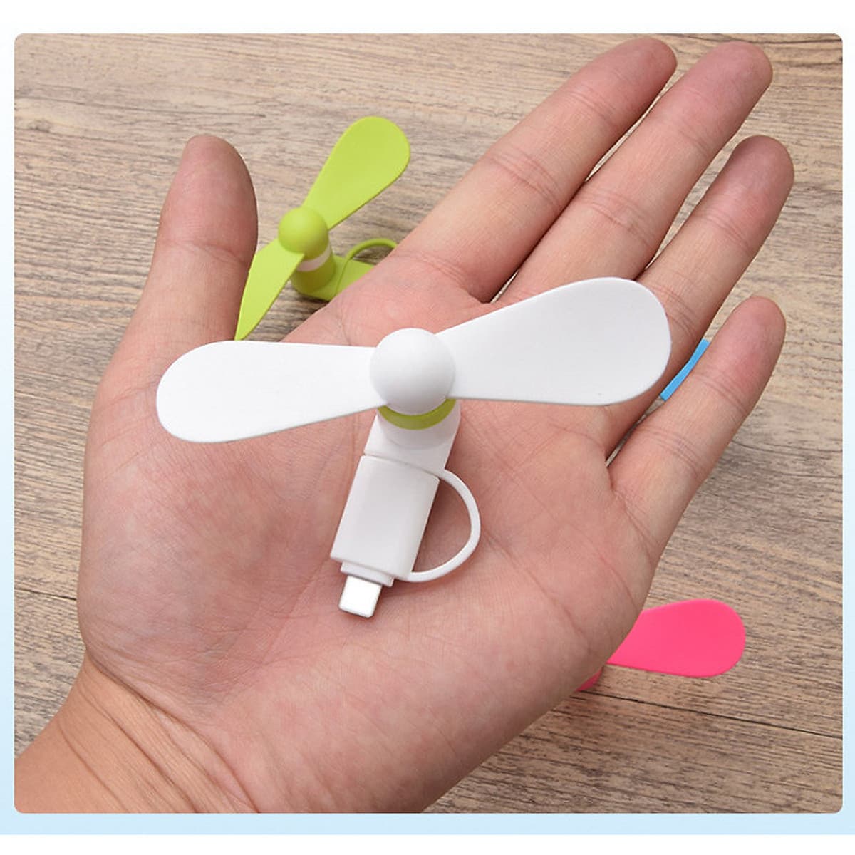 Quạt Mini Cắm Cổng Sạc Điện Thoại - GIAO MÀU NGẪU NHIÊN ( 01 BỘ )