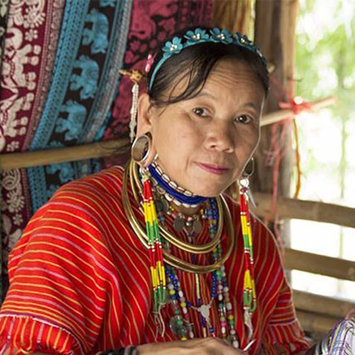 Vé Làng Moo Baan Chon Pao Pattaya, Thái Lan (Vé Vào Cổng + Cưỡi Voi + Đưa Đón)