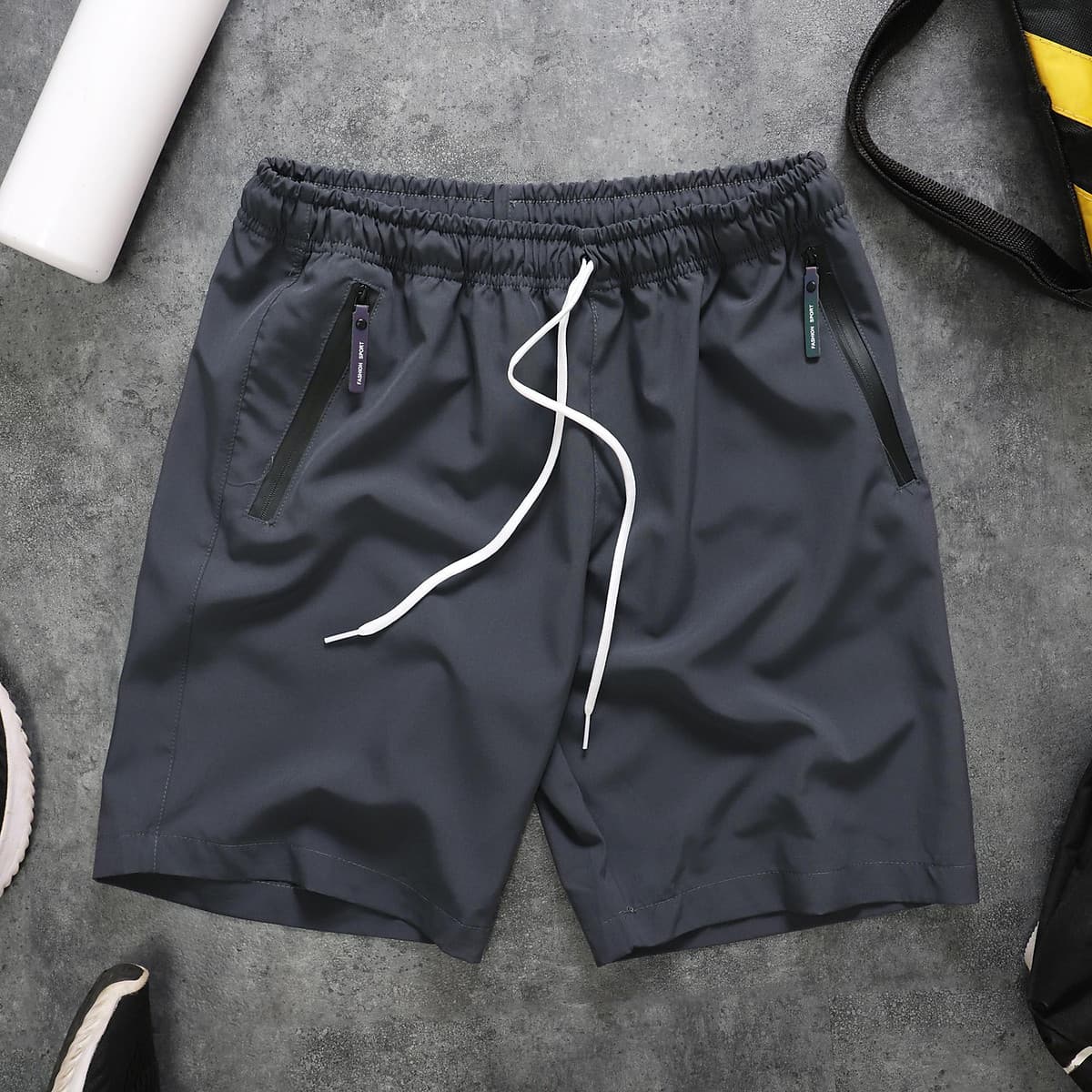 Quần short nam dáng thể thao, chất dù co dãn có khóa túi