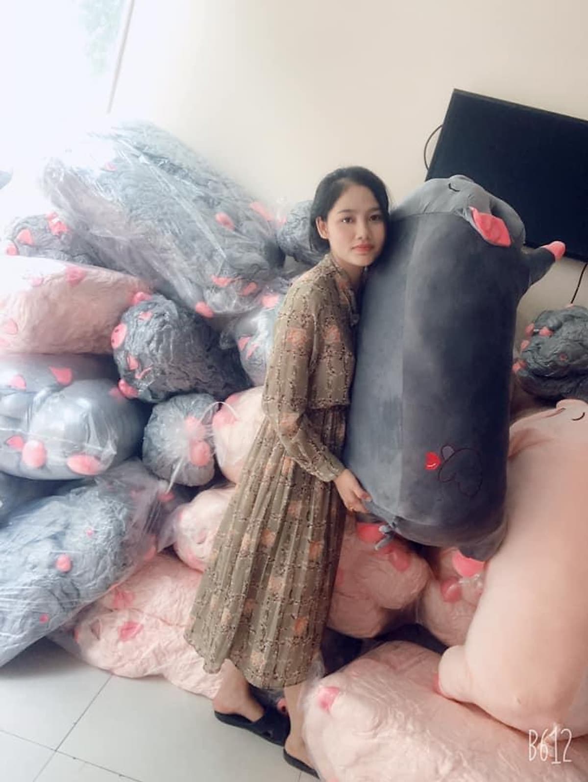 Gấu Bông Heo Lười Mắt Híp Có 5 Kích Thước 2 Màu