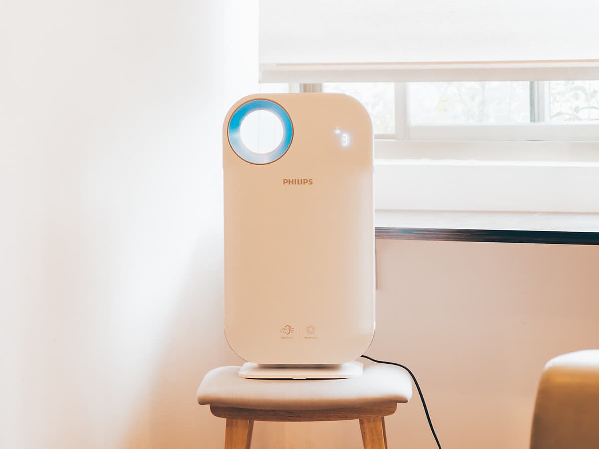 Máy lọc không khí kháng khuẩn trong nhà nhãn hiệu Philips AC4558 Cảm ứng thông minh 4 màu, giám sát và kiểm soát với ứng dụng điện thoại thông minh, loại bỏ vi rút, vi khuẩn - HÀNG NHẬP KHẨU 