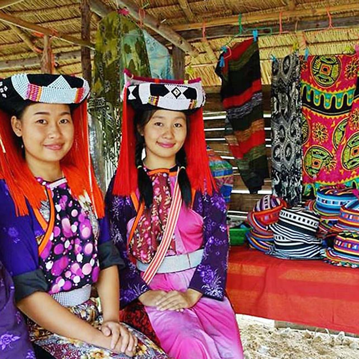 Vé Làng Moo Baan Chon Pao Pattaya, Thái Lan (Vé Vào Cổng + Cưỡi Voi + Đưa Đón)