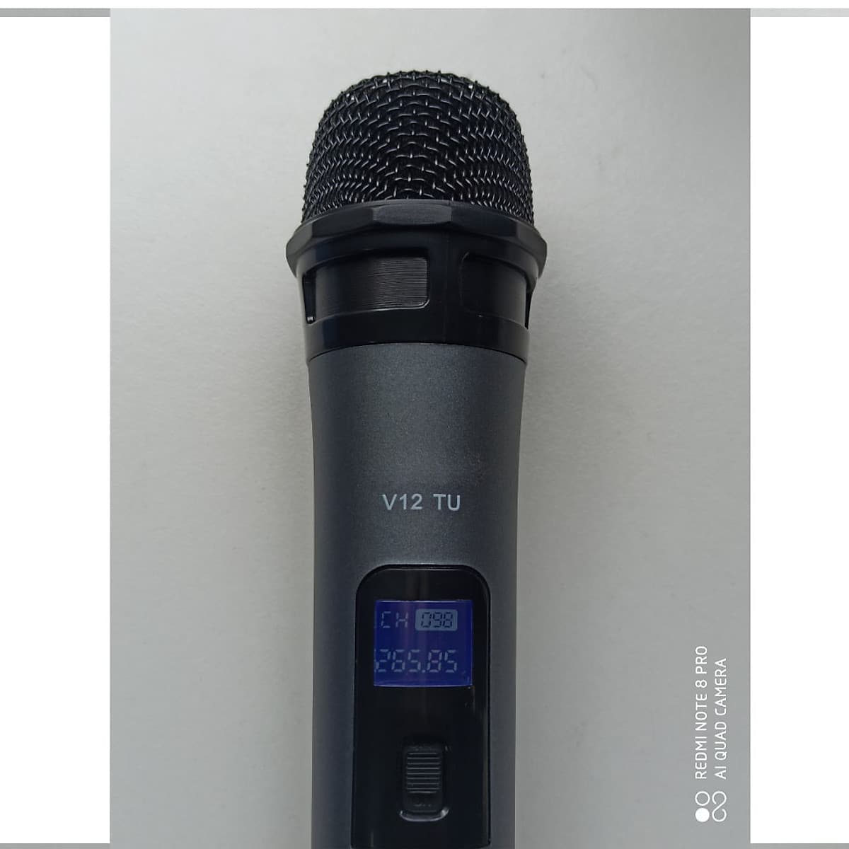Bộ micro UHF dùng cho loa kéo , dàn âm thanh , hát karaoke V12 ( Hàng nhập khẩu )