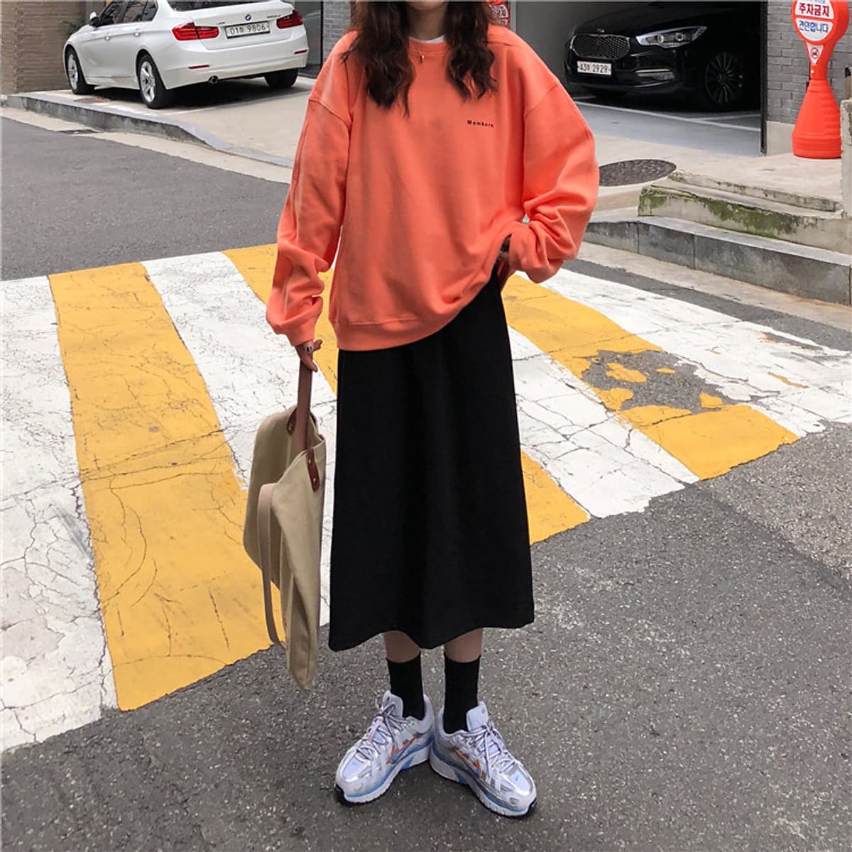 Áo Sweater Mỏng Cổ Tròn Thêu Chữ Thời Trang Cho Nữ