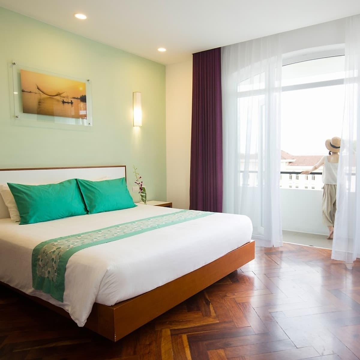 ÊMM Hotel 4* Huế - Trung Tâm Thành Phố, Hồ Bơi, Gần Cầu Trường Tiền & Sông Hương, Ưu Đãi Không Ăn Sáng