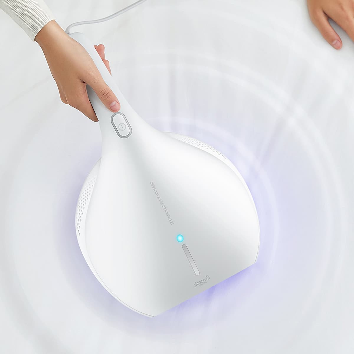 Máy Hút Bụi Cầm Tay Xiaomi Deerma CM800/CM810 Dùng Tia UV Khử Trùng (13000Pa) (Giao mẫu ngẫu nhiên)