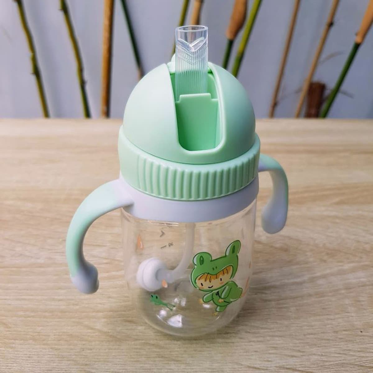 Bình tập uống nước cho bé Lock&Lock 240ml 350ml - Hàng chính hãng, chất liệu nhựa Tritan, có ống hút, có quai cầm, chống sặc, họa tiết ngẫu nhiên