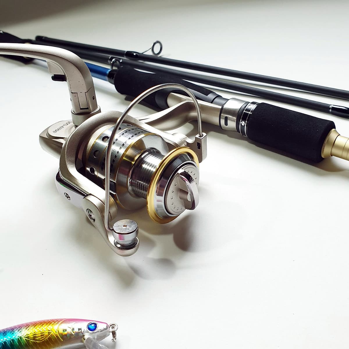 Bộ Cần Câu Lure máy đứng 2 ngọn + máy câu cá kim loại TFB 3000 + cước câu + 3 mồi câu lure + phụ kiện