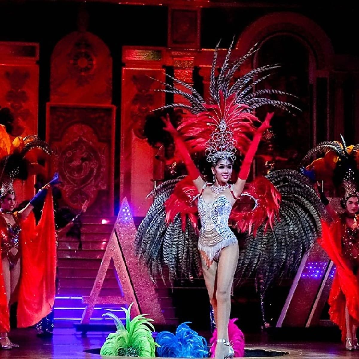 Vé show Alcazar Cabaret ở Pattaya - Ghế thường ( suất 20:00 - 21:10 giờ)