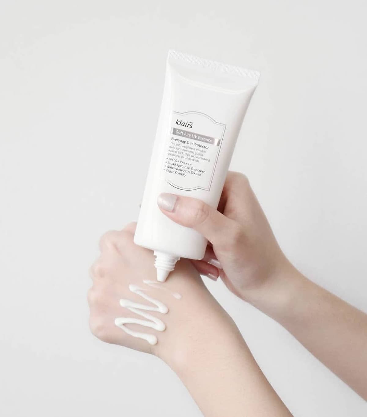 Kem chống nắng làm sáng da, giảm bóng nhờn Klairs Soft Airy UV Essence SPF50/PA++++ 80ml