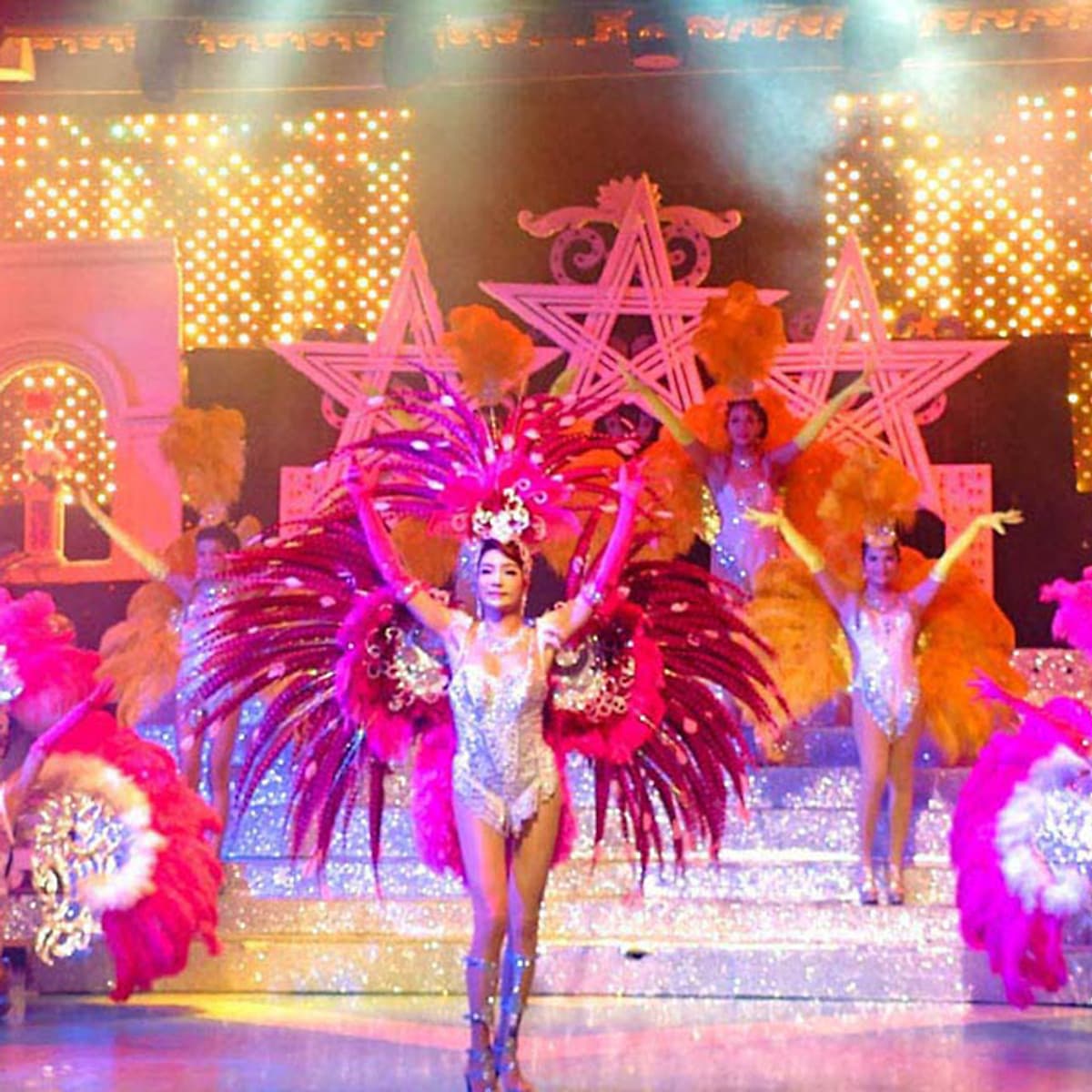 Vé Show Golden Dome Cabaret Ở Bangkok, Thái Lan