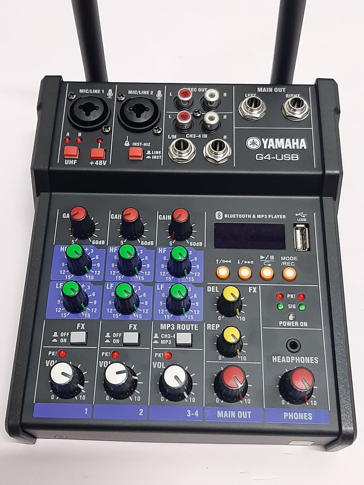 Bàn Mixer G4 live stream được hỗ trợ màn hình LED có bluetooth kiêm 2 mic không dây tiện cho oto loa kéo và các loa khác