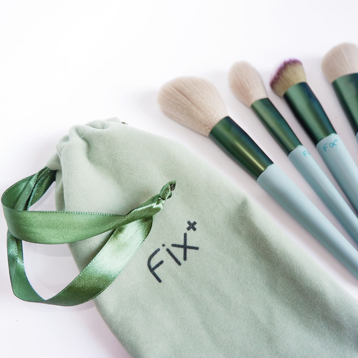 Bộ 13 Cọ Trang Điểm Chuyên Nghiệp FIX Shoptido Có Kèm Túi Vải