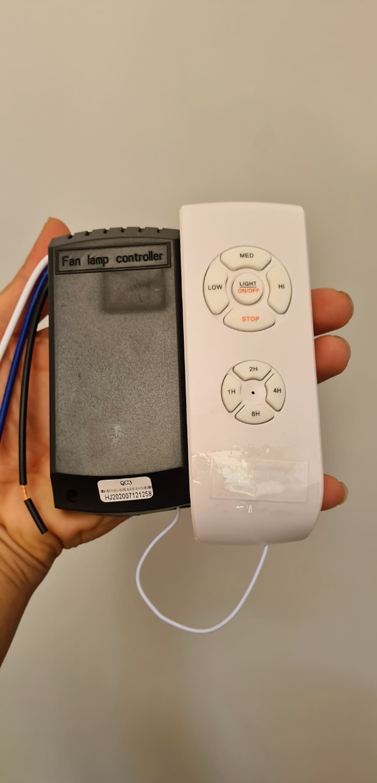 Quạt trần công xuất 90w động cơ DC 6 số, nhiều tốc độ gió, có đèn, có điều từ xa