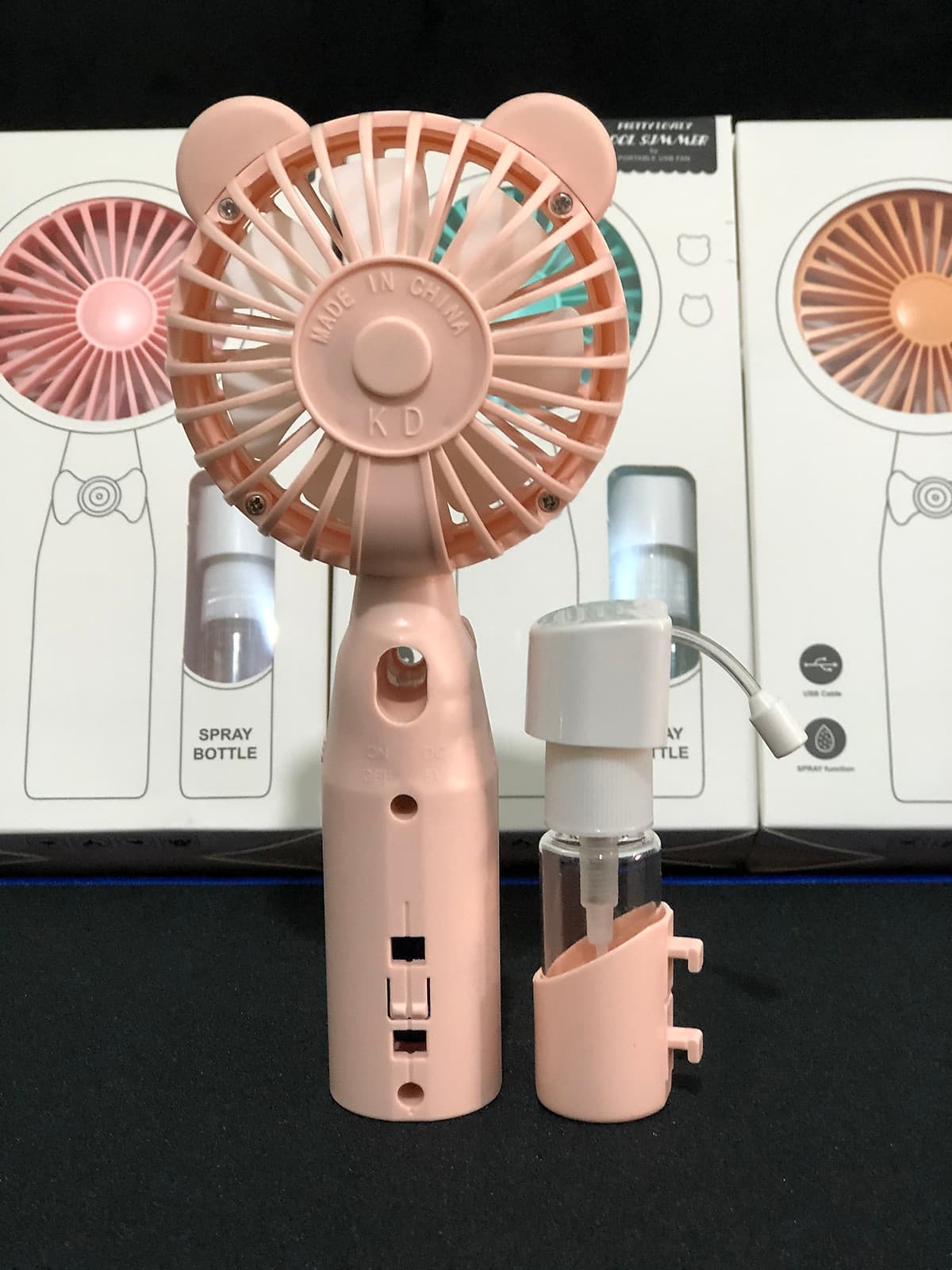 Quạt cầm tay mini có phun sương chất liệu nhựa ABS bền đẹp thiết kế đáng yêu có cổng sạc hình tai gấu