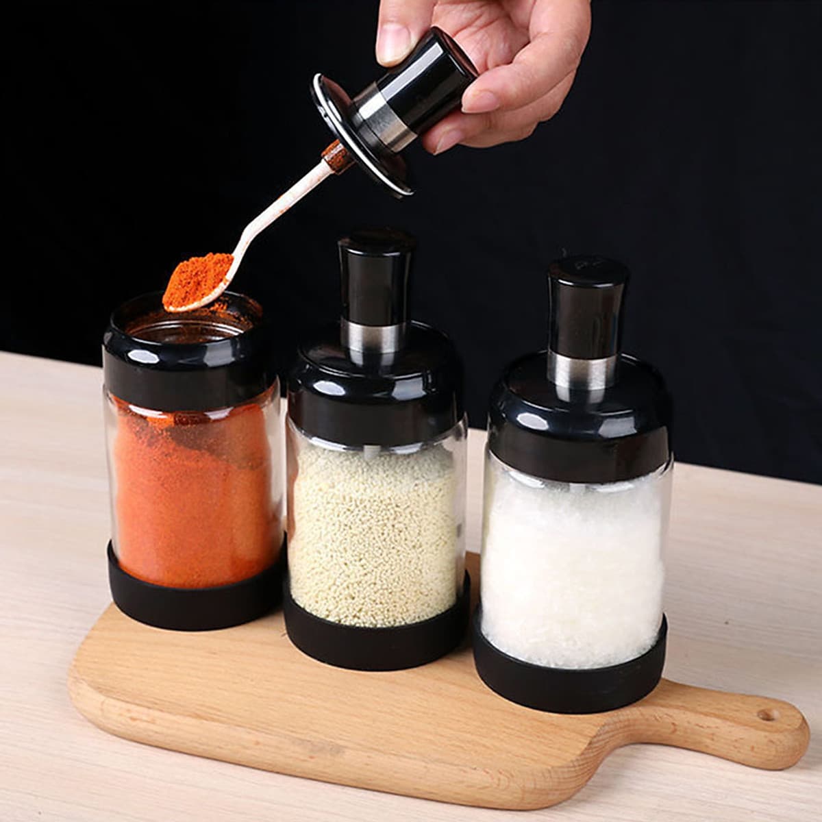 Lọ đựng gia vị - Hũ gia vị kèm muỗng không thể thiếu trong gia đình