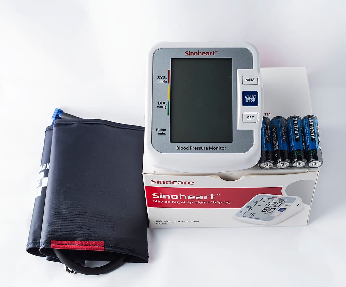 Máy đo huyết áp điện tử bắp tay Sinoheart BA-801 Đức