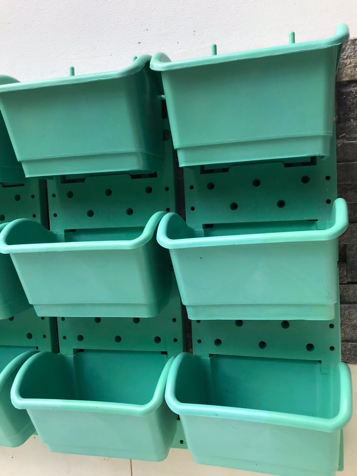 1m2 Vườn tường HOLO - Khung chậu nhựa trồng cây trồng rau trồng hoa trên tường - Nhiều màu (10 khung + 30 chậu)