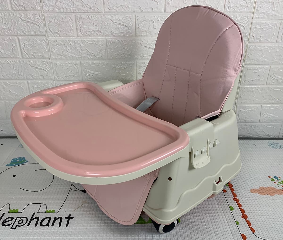 Ghế ăn dặm đa năng có đệm lưng, bánh xe full phụ kiện