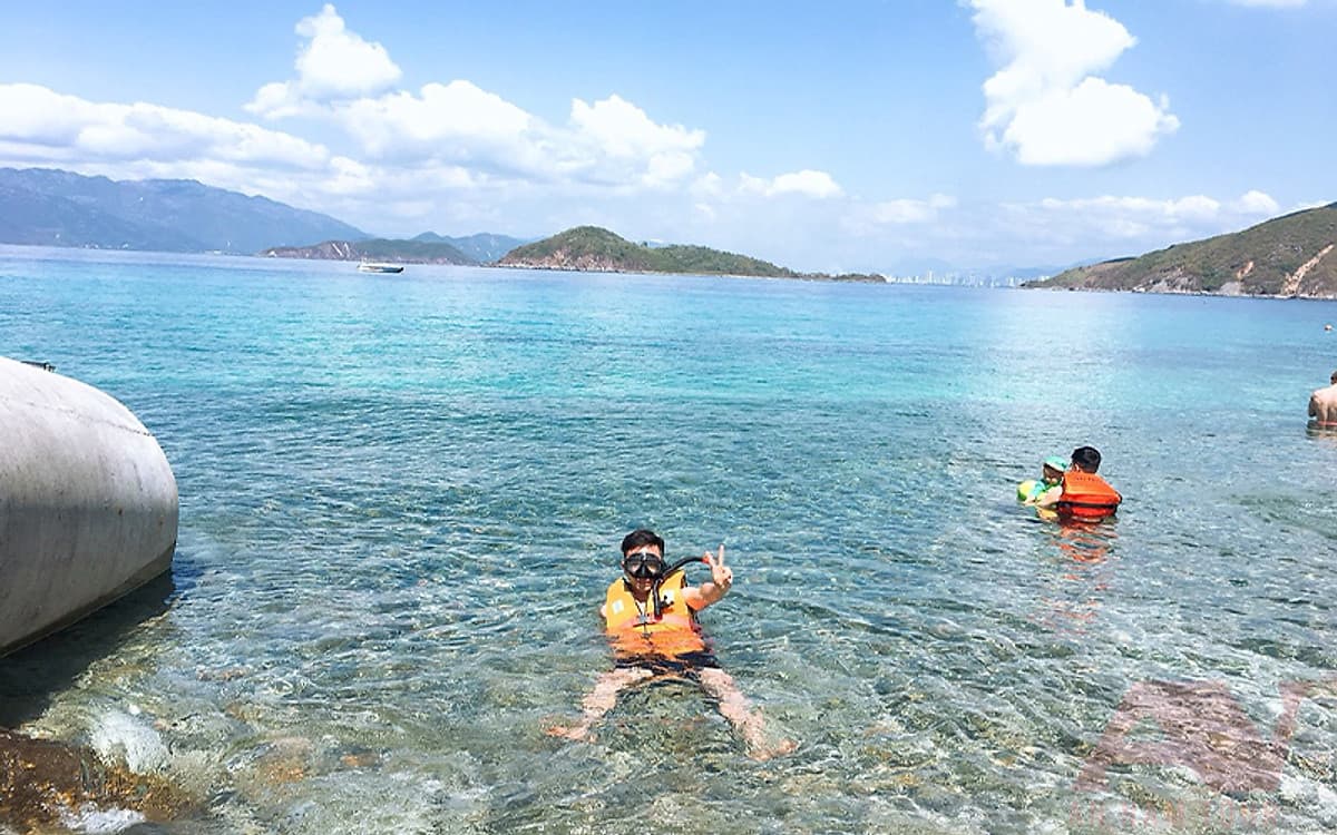 NHA TRANG: Tour Hòn Tằm 1 Ngày Cao Cấp Trải Nghiệm Khu Phức Hợp Tắm Bùn Khoáng Trên Đảo Lớn Nhất Việt Nam | Giá Tour Đã Bao Gồm Xe Đưa Đón Tại Khách Sạn + Canoe Di Chuyển Ra Đảo + Ăn Trưa + Hướng Dẫn Viên