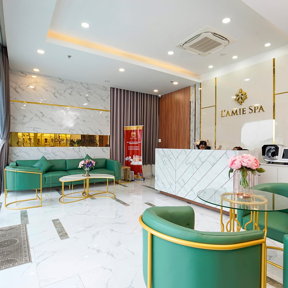 Combo Chăm Sóc Da Chuyên Sâu Với Liệu Trình Điện Di Vitamin C + Massage Đầu Cổ Vai Tại L’amie Spa
