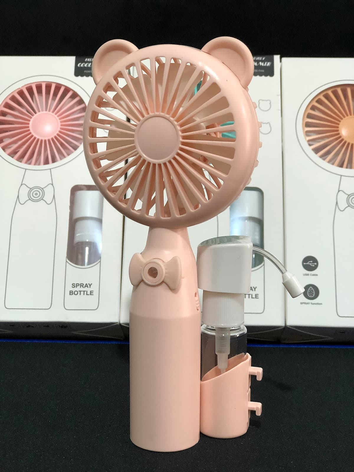 Quạt cầm tay mini có phun sương chất liệu nhựa ABS bền đẹp thiết kế đáng yêu có cổng sạc hình tai gấu