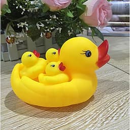 Đồ Chơi Tắm Đàn Vịt Mẹ Con Ngộ Nghĩnh Phát Tiếng Kêu Chip Chip Cho Bé Yêu