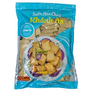 Sườn non chay Khánh An 1kg. Hàng chính hãng, sản xuất tại Việt Nam,  nguyên liệu đảm bảo an toàn, không sử dụng chất biến đổi gen và chất bảo quản. Hàm lượng Protein cao.